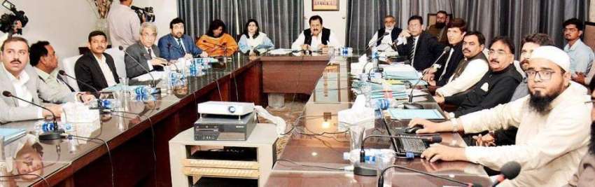 کراچی: وفاقی وزیر ہاؤسنگ اینڈ ورکس چوہدری طارق بشیر چیمہ ..
