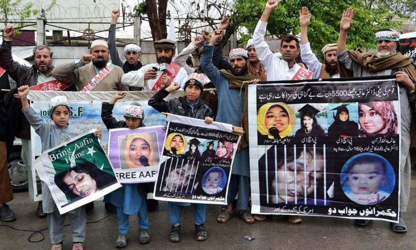 پشاور: عافیہ موومنٹ کے زیر اہتمام کارکنان ڈاکٹر عافیاہ کی ..