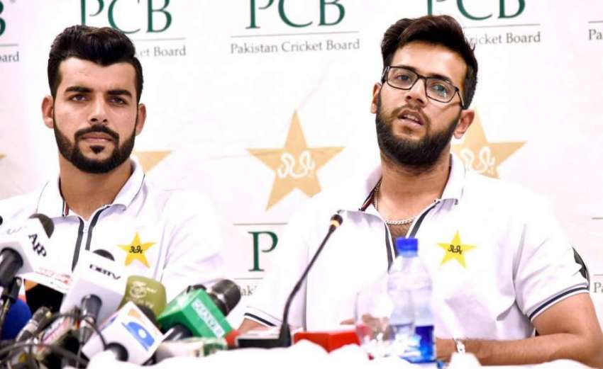 راولپنڈی: قومی کرکٹ ٹیم کے کھلاڑی حماد وسیم اور شاداب خان ..