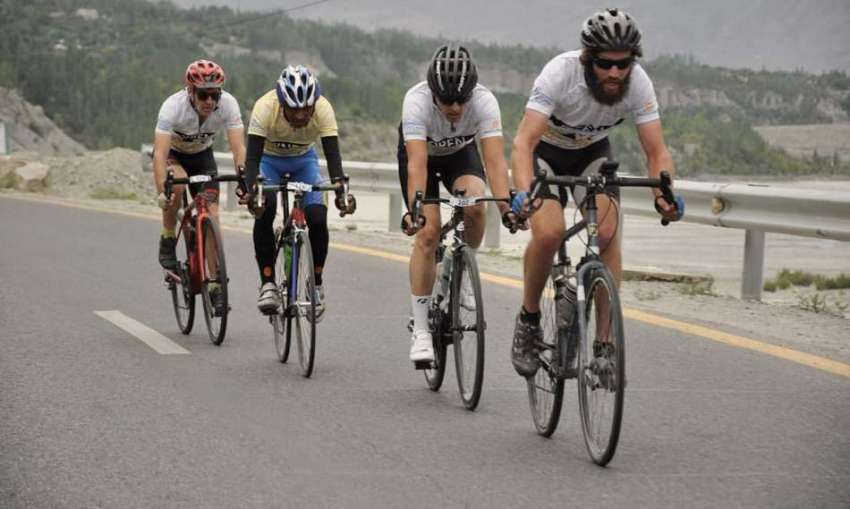 گلگت: دوسری ٹوردی خنجراب انٹر نیشنل سائیکل ریس کے شرکاء ..