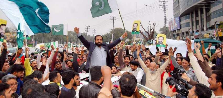 لاہور: عوامی رکشہ یونین کے زیر اہتمام افواج پاکستان سے اظہار ..
