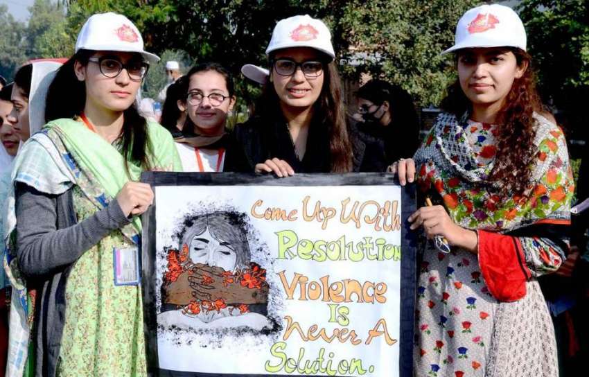 پشاور: طلبا ایس بی بی ڈبلیو یو میں صنف پر مبنی تشدد کے خلاف ..