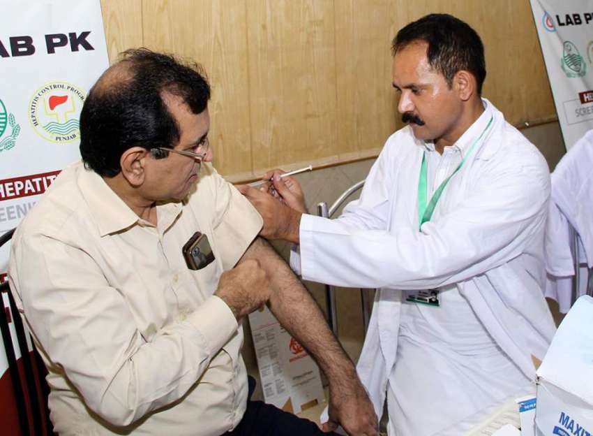 لاہور: لاہور پریس کلب میں جاری تین روزہ میڈیکل کیمپ میں ہیپا ..
