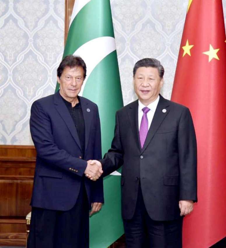 بشکیک: وزیر اعظم عمران خان اور چینی صدر ژی جن پنگ مصافحہ ..