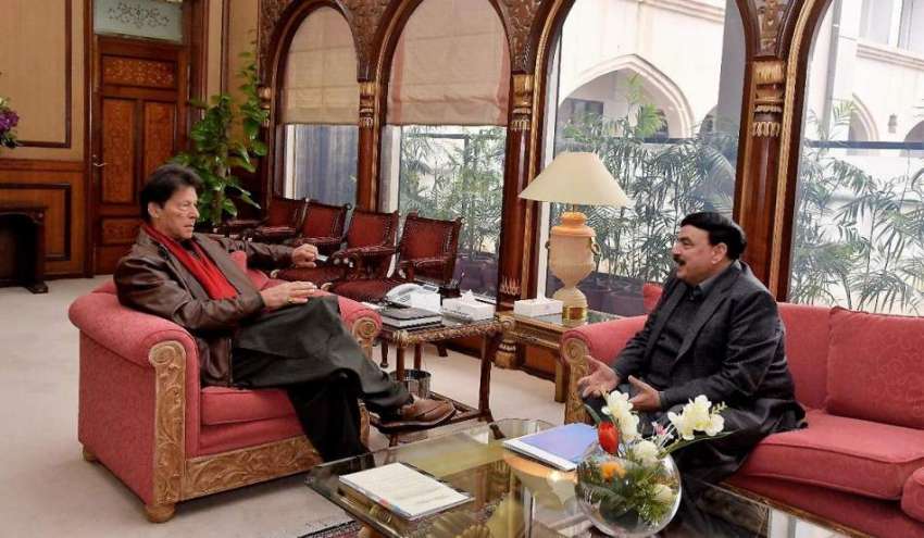اسلام آباد: وزیر اعظم عمران خان سے وفاقی وزیر ریلوے شیخ رشید ..