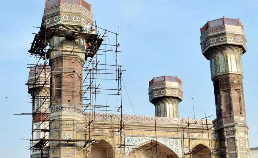 لاہور: چوبرجی گیٹ وے عمارت کی تزئین و آرائش کا کام جاری ہے۔