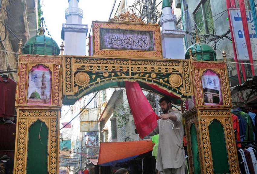 راولپنڈی: عید میلادالنبی  کے حوالے سے موتی بازار کو سجایا ..