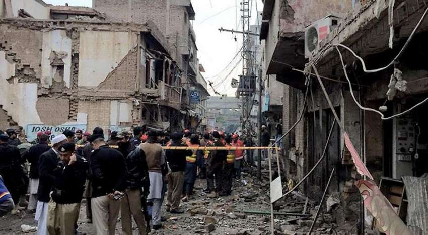پشاور: کالی باڑی کے علاقے میں دھماکے کے بعد جائے وقوعہ سے ..