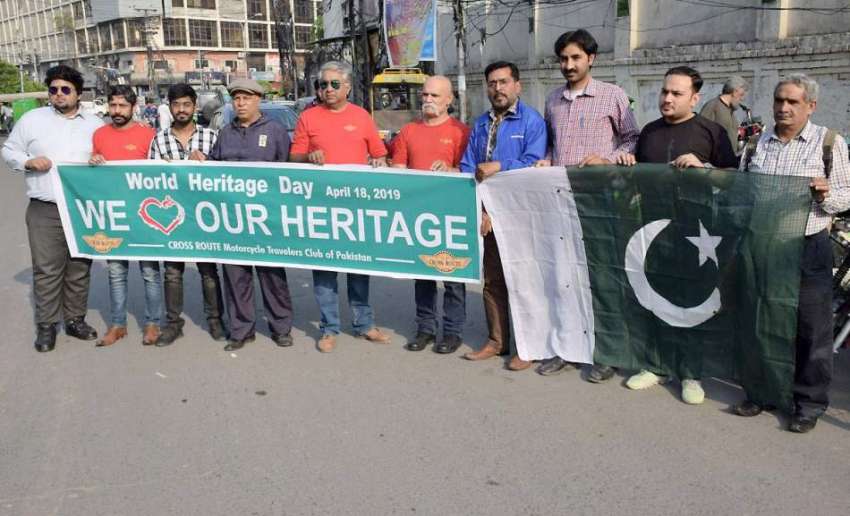 لاہور: عالمی ورثے کے عالمی دن کے حوالے سے پریس کلب کے باہر ..