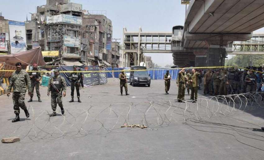 لاہور: سکیورٹی حکام نے داتا دربار کے باہر خود کش دھماکے کے ..