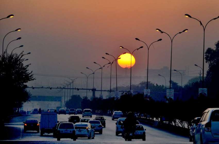 اسلام آباد: وفاقی دارالحکومت میں غروب آفتاب کا پرکشش نظارہ۔
