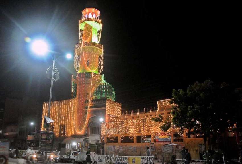 راولپنڈی: شب قدر کی آمد کے موقع پر مرکزی مسجد کو برقی قمقموں ..