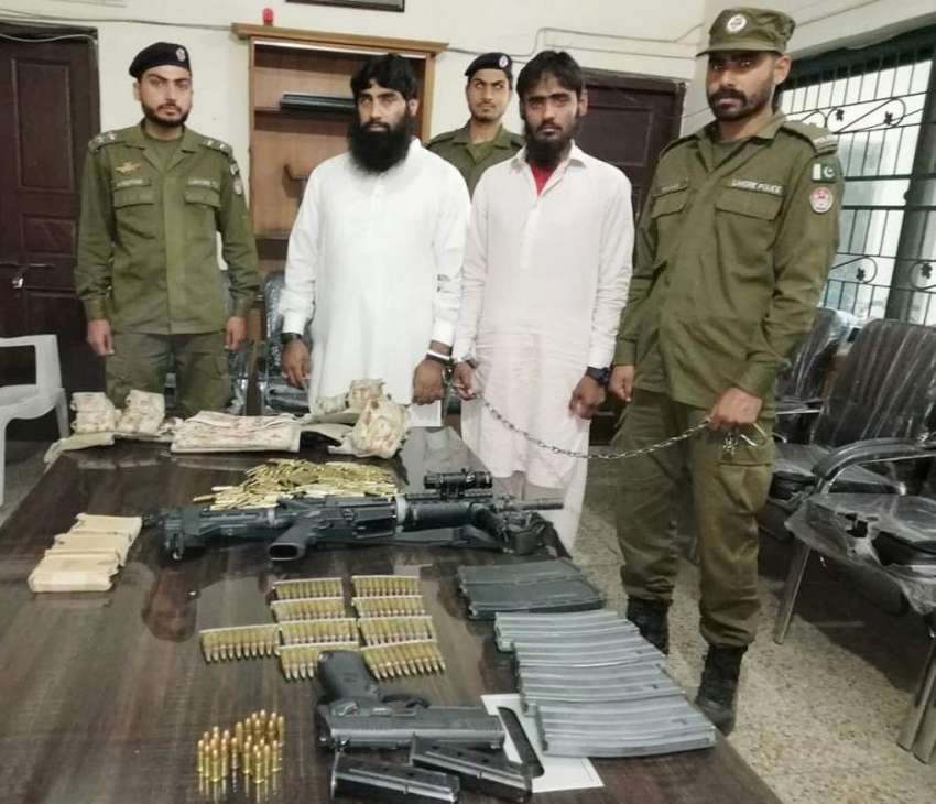 لاہور: اسلامپورہ سے گرفتار ملزمان اور ان سے برآمد ہونیوالا ..