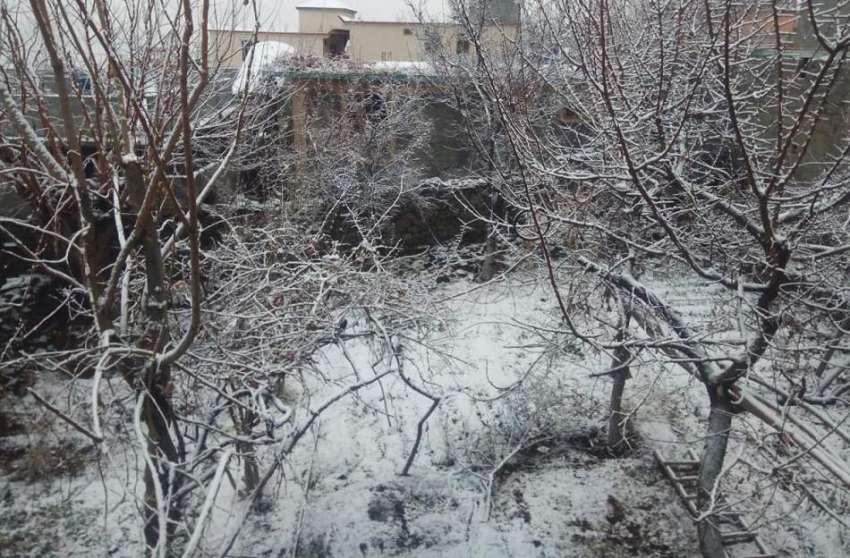 گلگت: شہر میں ہونے والی برف باری کے بعد کا منظر۔