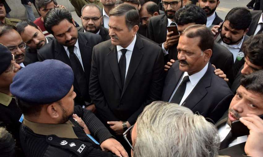 لاہور: پی آئی سی میں وکلاء پر تشدد کرنے والے ملزمان کی عدم ..