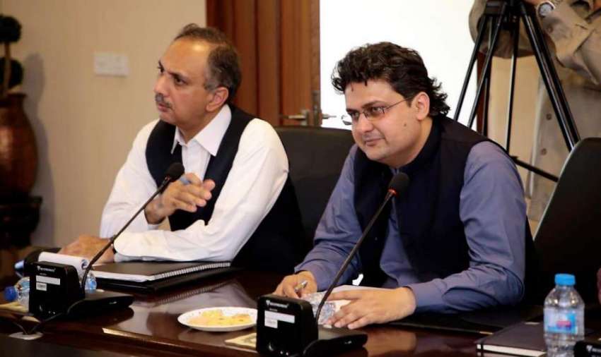 اسلام آباد: سینٹیر فیصل جاوید اور وفاقی وزیر برائے توانائی ..