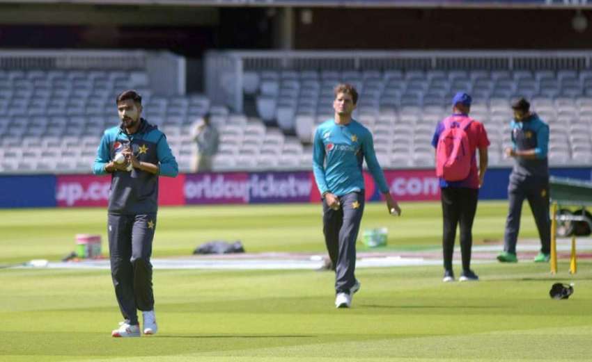 لندن: پاکستان کرکٹ ٹیم کے کھلاڑی میچ سے قبل پریکٹس کرتے ہوئے۔