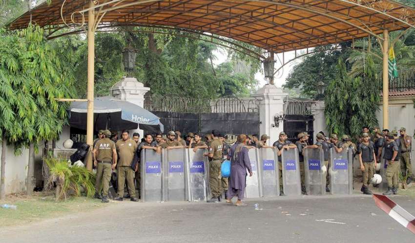 لاہور : سرکاری ہسپتالوں کی نجکاری کیخلاف مظاہرے کے دوران ..