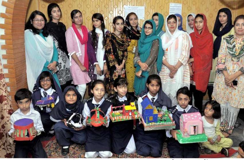 راولپنڈی: فاسٹ انٹر نیشنل سکول اینڈ کالج کی پرنسپل حنا عبدالواحد ..