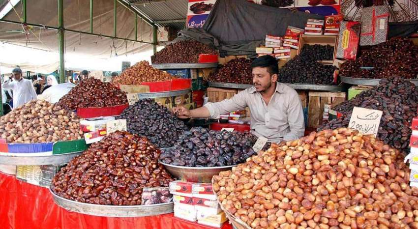 اسلام آباد: دکاندار نے گاہکوں کومتوجہ کرنے کے لیے مختلف ..