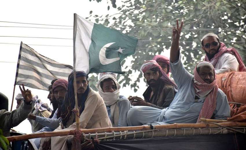 لاہور: جمعیت علمائے اسلام (ف) کے آزادی مارچ میں شریک کارکنان ..