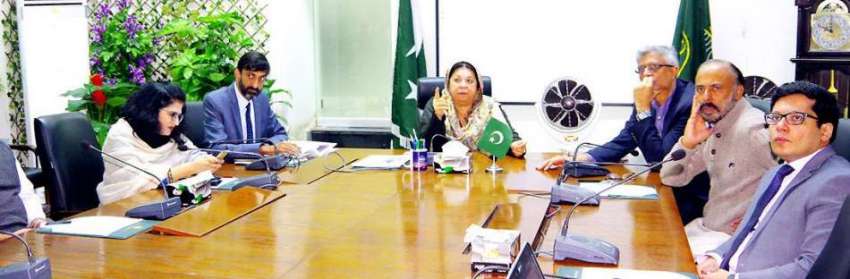 لاہور: صوبائی وزیر صحت ڈاکٹر یاسمین راشد ہیلتھ اتھارٹیز ..
