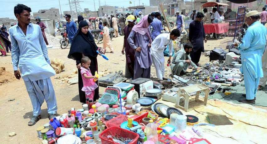 حیدر آباد: شہری استعمال شدہ اشیاء خریدنے میں مصروف ہیں۔