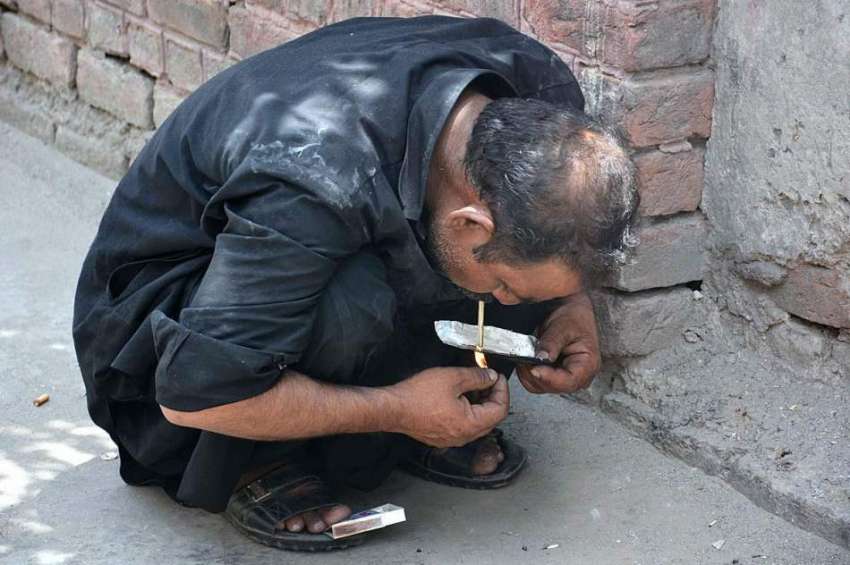 فیصل آباد: منشیات کے خلاف عالمی دن کے موقع پر نشے کا عادی ..
