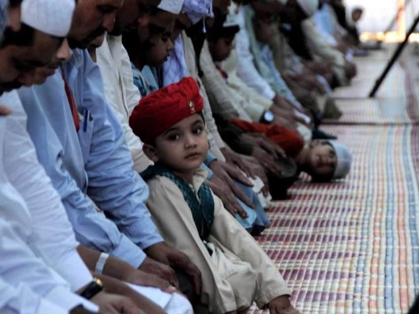 راولپنڈی:شہری قدیمی جمامع مسجد میں رمضان المبارک کے پہلے ..