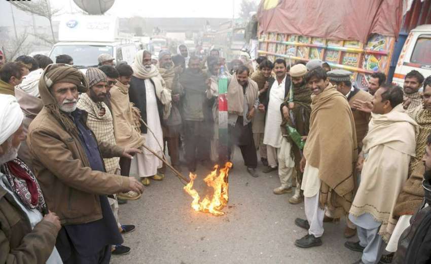 لاہور: کسان اپنے مطالبات کے حق میں احتجاج کررہے ہیں۔
