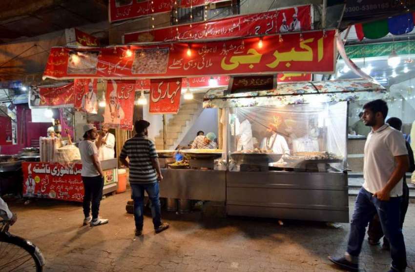 راولپنڈی: دکاندار ماہ صیام میں سحری کے وقت کھانے پینے کی ..