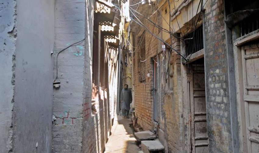 راولپنڈی: بھا بڑا بازار میں قدیم تنگ گلیوں سے علاقہ مکینوں ..