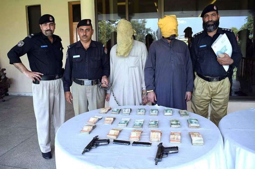 پشاور: پولیس کی کاروائی کے نتیجہ میں گرفتار کیے جانیوالے ..