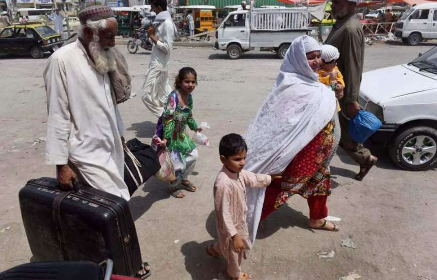 راولپنڈی: ایک فیملی عید منانے کے لے اپنے آبائی علاقہ کو جانے ..