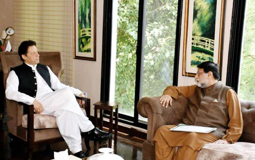 اسلام آباد: وزیر اعظم عمران خان سے وفاقی وزیر نجکاری محمد ..