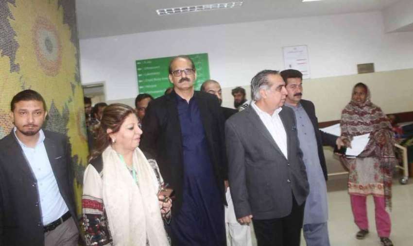 کراچی: وفاقی وزیر صحت عامر محمود کیانی اور گورنر سندھ عمران ..