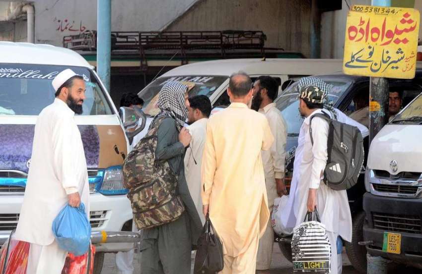 راولپنڈی: عید گزارنے کے لیے آبائی علاقوں کو جانے والے مسافر ..