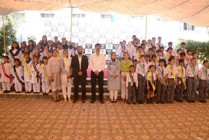 پشاور: بیکن ہاؤس اسکول سسٹم کے کلسٹر کنوینر محمد سہیل اور ..