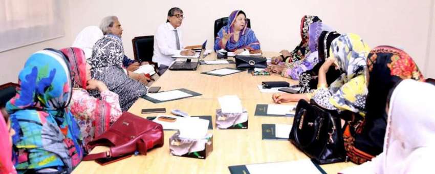 لاہور: وزیر صحت پنجاب ڈاکٹر یاسمین راشد محکمہ پرائمری اینڈ ..