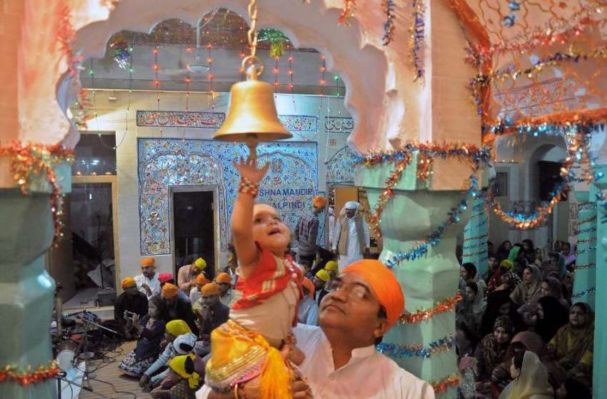 راولپنڈی: صدر کرشنا مندر میں دیوالی کے موقع پر ہندو برادری ..