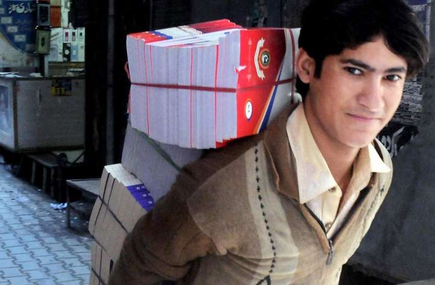 راولپنڈی: نئے تعلیمی سال کے آغاز پر نوٹ بکس کی مانگ میں اضافے ..