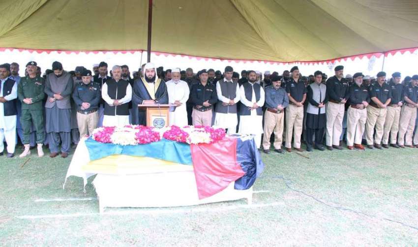 پشاور:شہیدڈی ایس پی غنی خان کی نماز جنازہ میں وزیراعلی خیبر ..