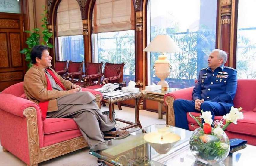 اسلام آباد: وزیر اعظم عمران خان سے پاک فضائیہ کے سربراہ ائیر ..