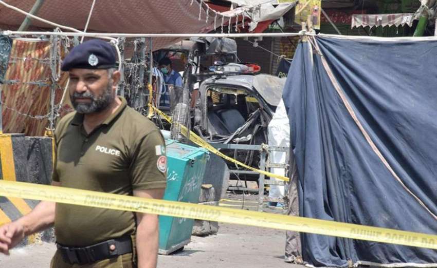 لاہور: سکیورٹی حکام نے داتا دربار کے باہر خودکش دھماکے کے ..