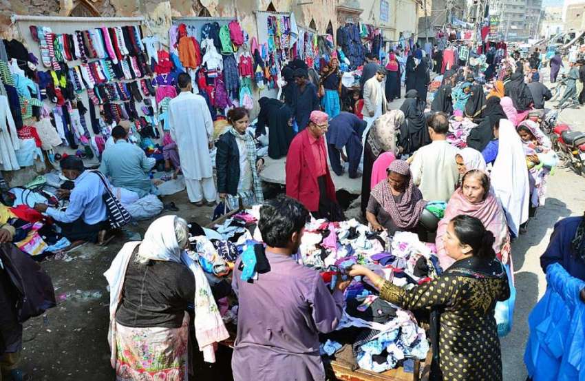 حیدرآباد: سردیوں کے موسم میں خواتین کی بڑی تعداد  گرم کپڑے ..