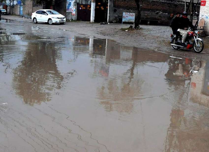 راولپنڈی: دن بھر جاری رہنے والی بارش کے باعث گوالمنڈی روڈ ..