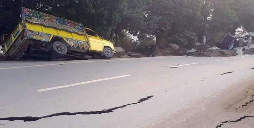 میرپور: جٹلان میں زلزلے سے بھاری نقصان پہنچا جس کے بعد سڑک ..