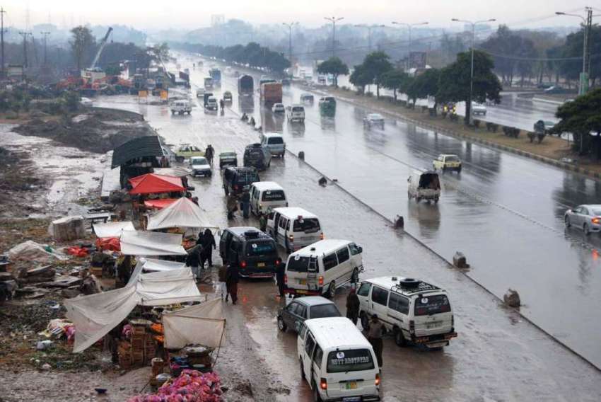 اسلام آباد: وفاقی دارالحکومت ہونیوالی بارش کا منظر۔