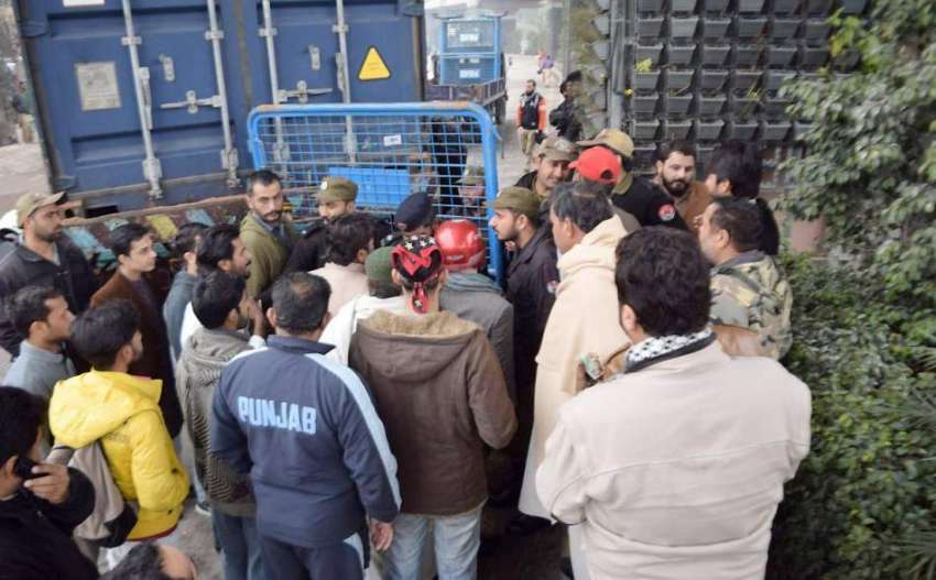 لاہور: تحریک انصاف کے سینئر رہنما عبدالعلیم خان کی پیشی ..