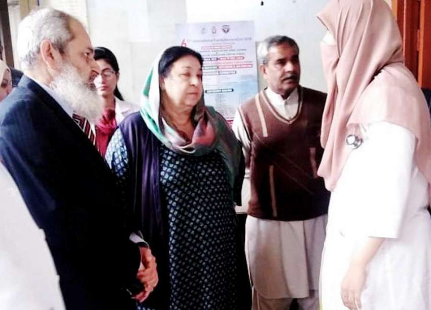 لاہور: صوبائی وزیر صحت ڈاکٹر یاسمین راشد سر گنگا رام ہسپتال ..